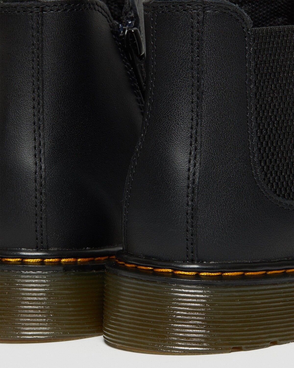 картинка Ботинки челси Dr. Martens 2976 Softy T, молодежные, кожаные, черные от магазина Одежда+