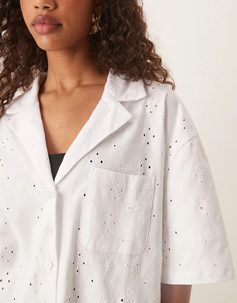 картинка Рубашка для отдыха ASOS DESIGN в стиле бродери белого цвета от магазина Одежда+