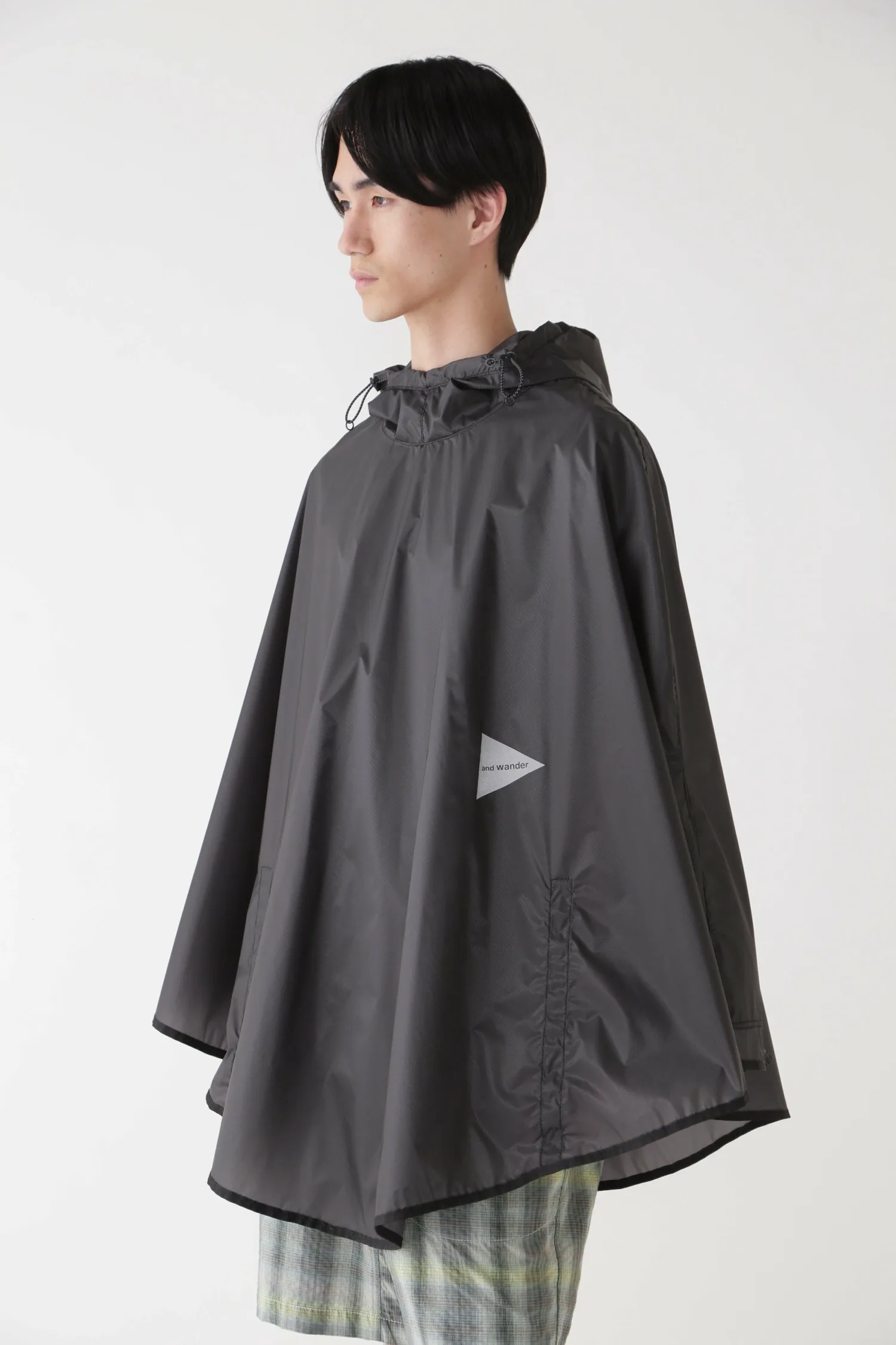 картинка Сил пончо And Wander, charcoal2 от магазина Одежда+
