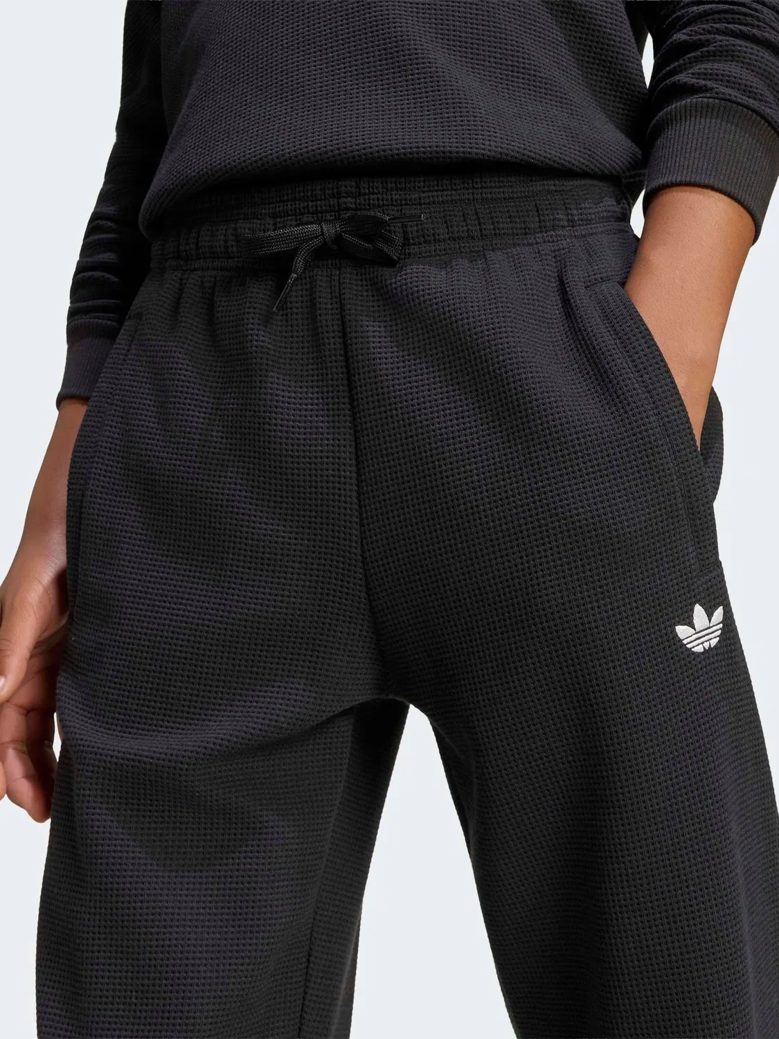 картинка Джоггеры свободного кроя, вафельные, adidas Originals, черный от магазина Одежда+