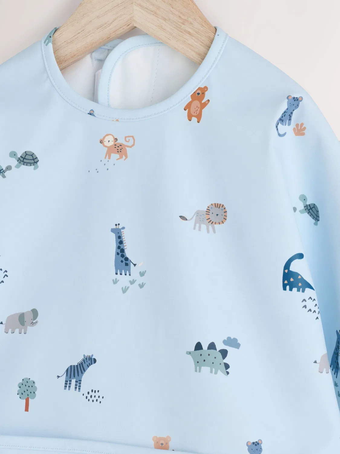 картинка Слюнявчик с рукавами Blue Dino Jungle Next, голубой от магазина Одежда+