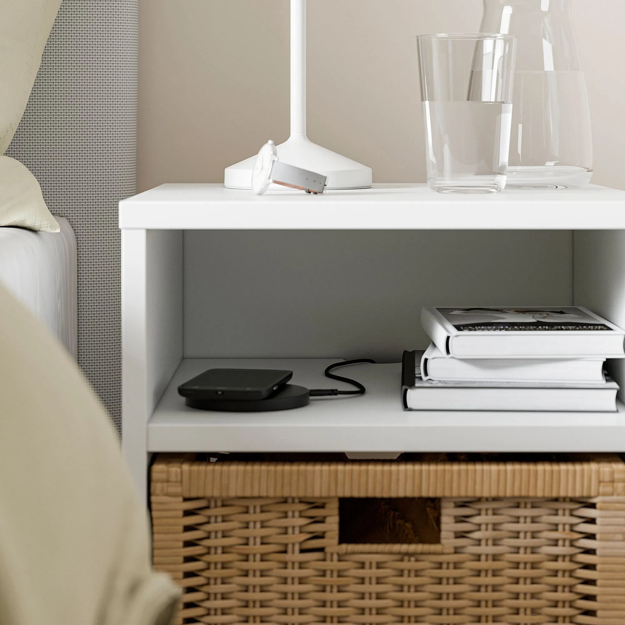 картинка Прикроватная тумба IKEA VIHALS, 37x37x58 см, белый от магазина Одежда+