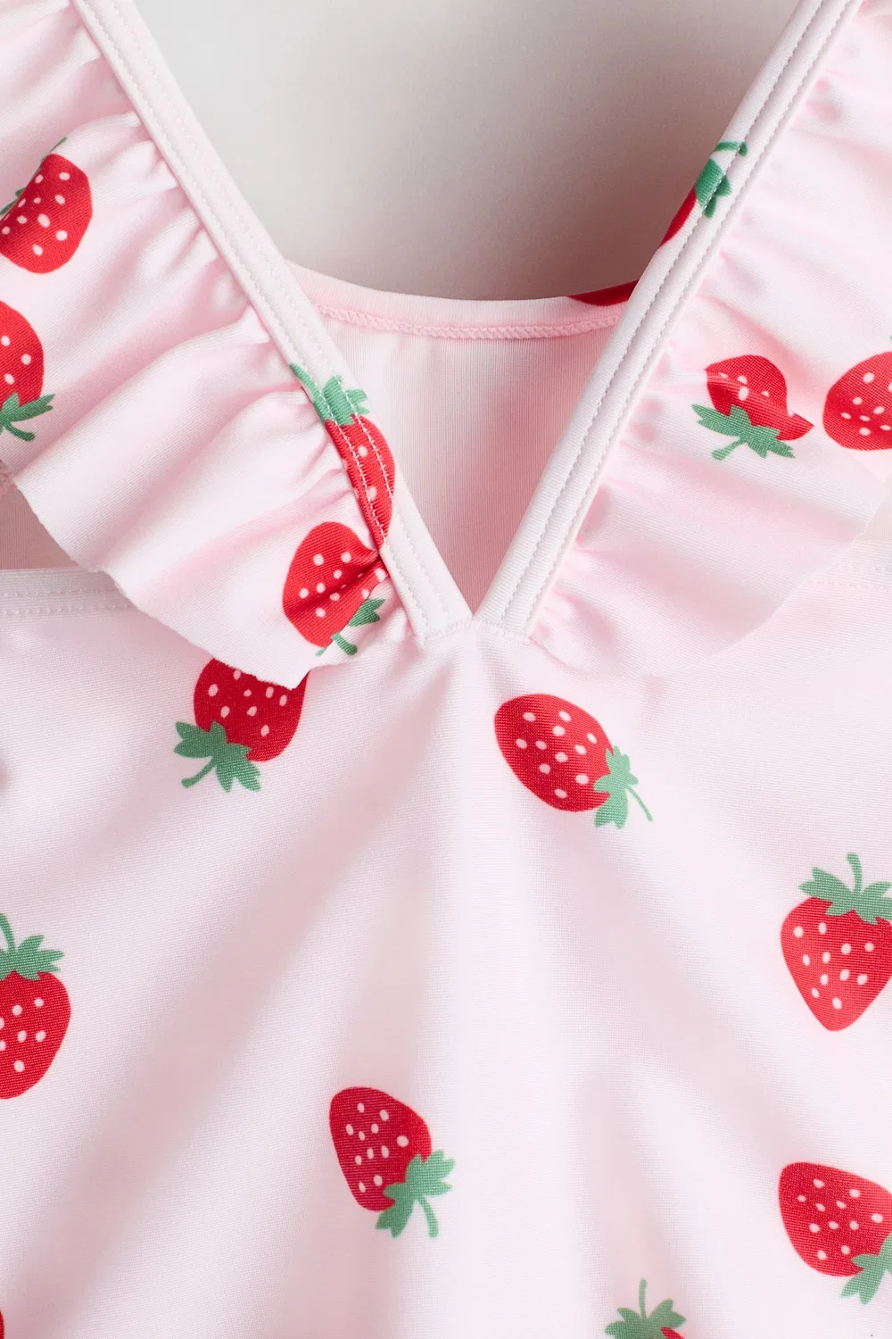 картинка Купальник с оборками H&M, Hellrosa/Erdbeeren от магазина Одежда+