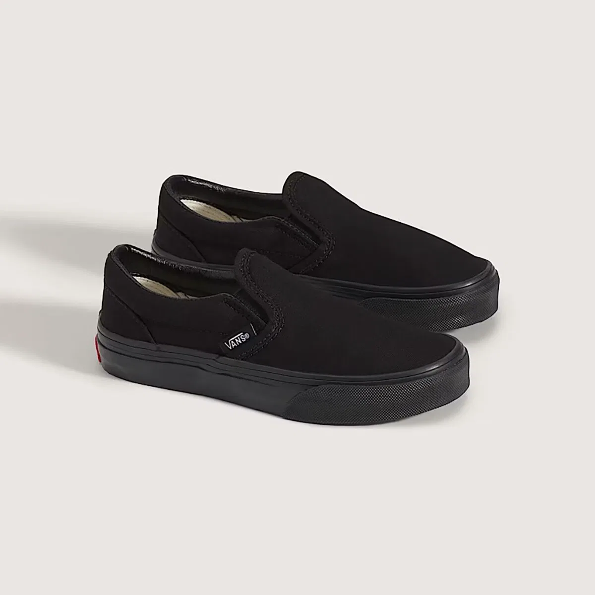 картинка Детские кеды slip-on с принтом Vans, Black/Black от магазина Одежда+