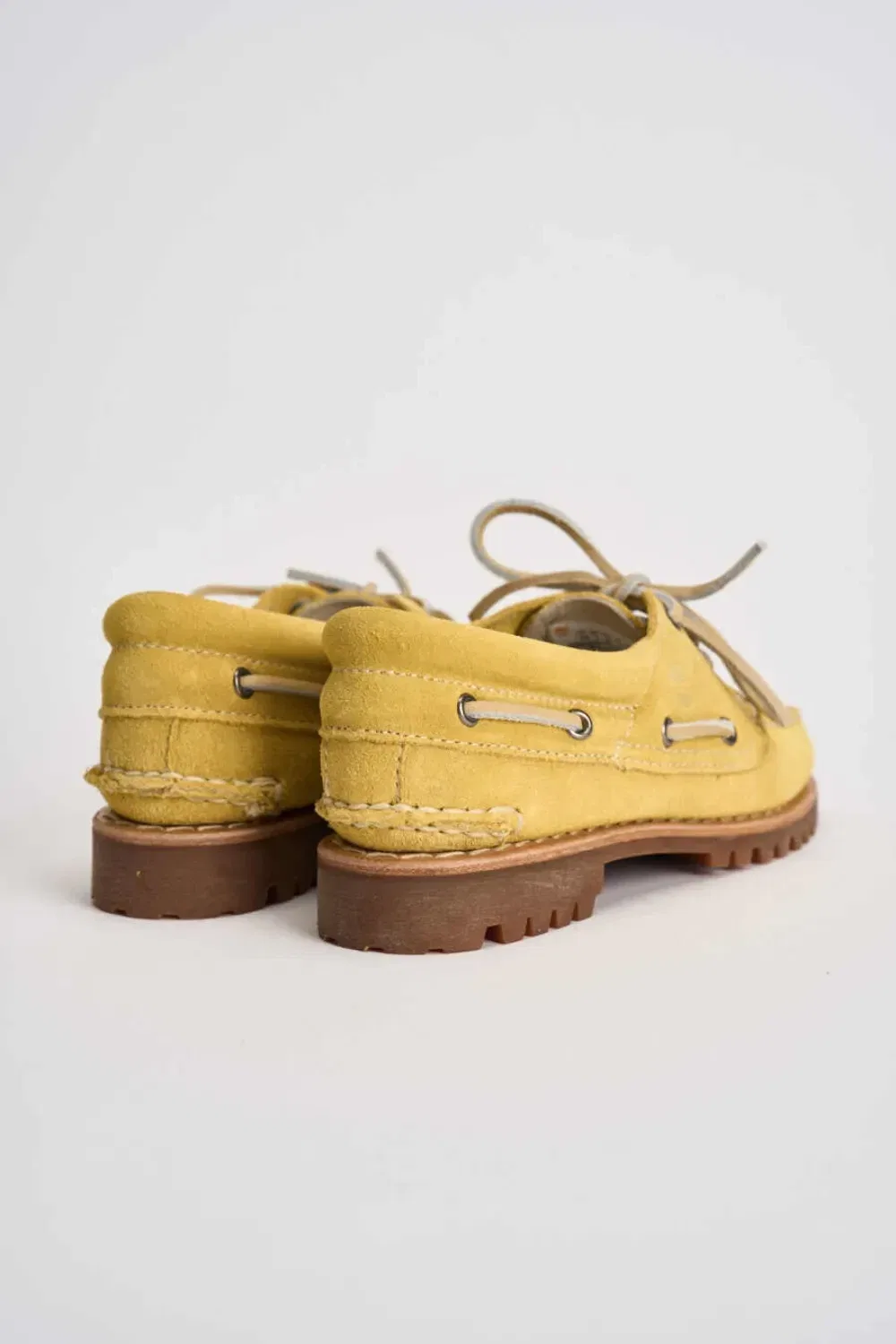 картинка Оригинальные замшевые топсайдеры Timberland, желтый от магазина Одежда+