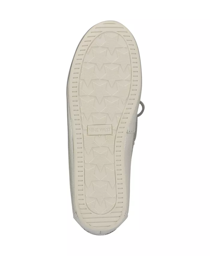 картинка Женские слипоны Nine West Yacht, серебряные от магазина Одежда+