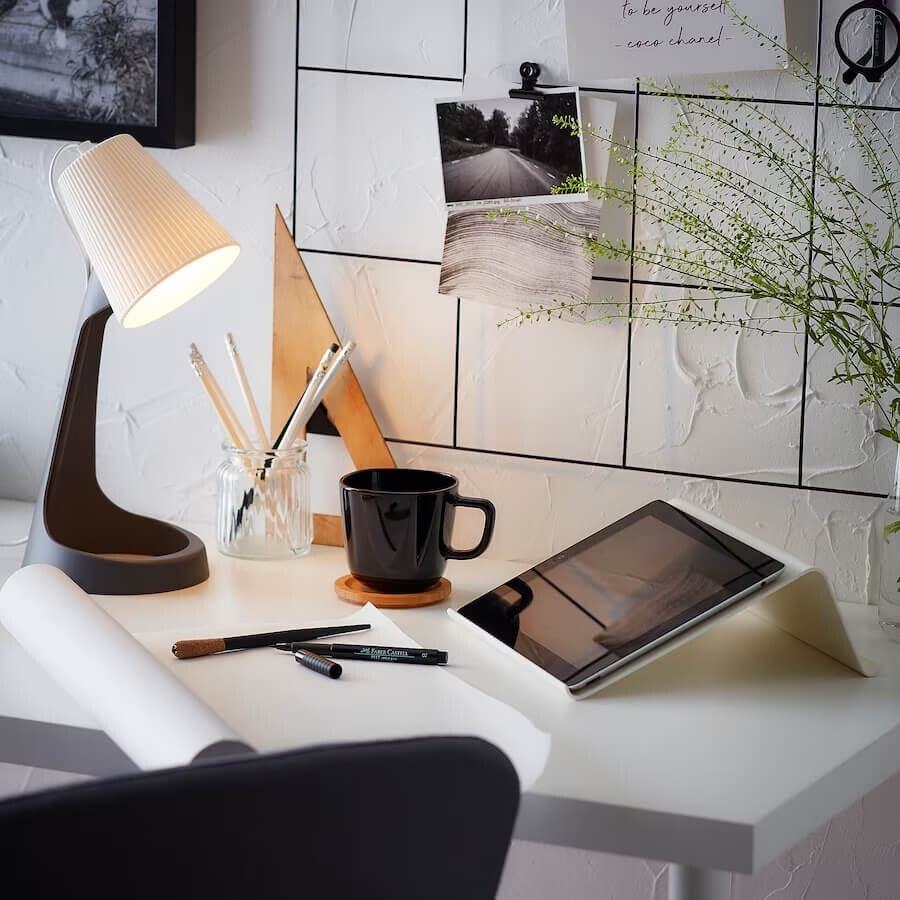 картинка Рабочая лампа Ikea Svallet, темно-серый/белый от магазина Одежда+