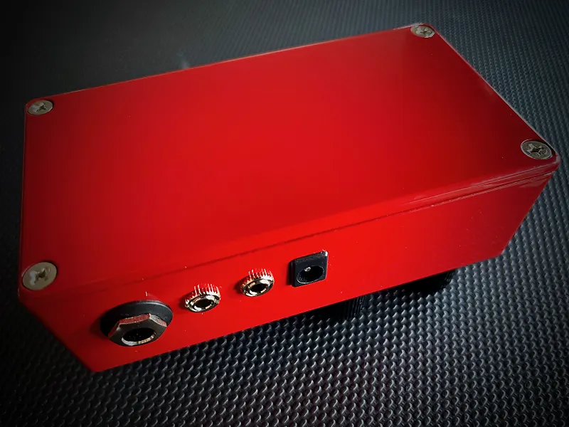 картинка 8-битный синтезатор (ручной синтезатор Rucci) от магазина Одежда+