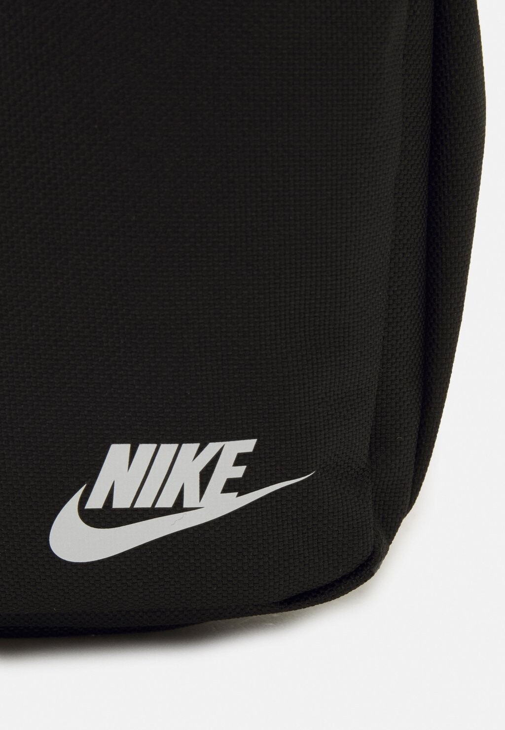 картинка Сумка через плечо Nike черный от магазина Одежда+
