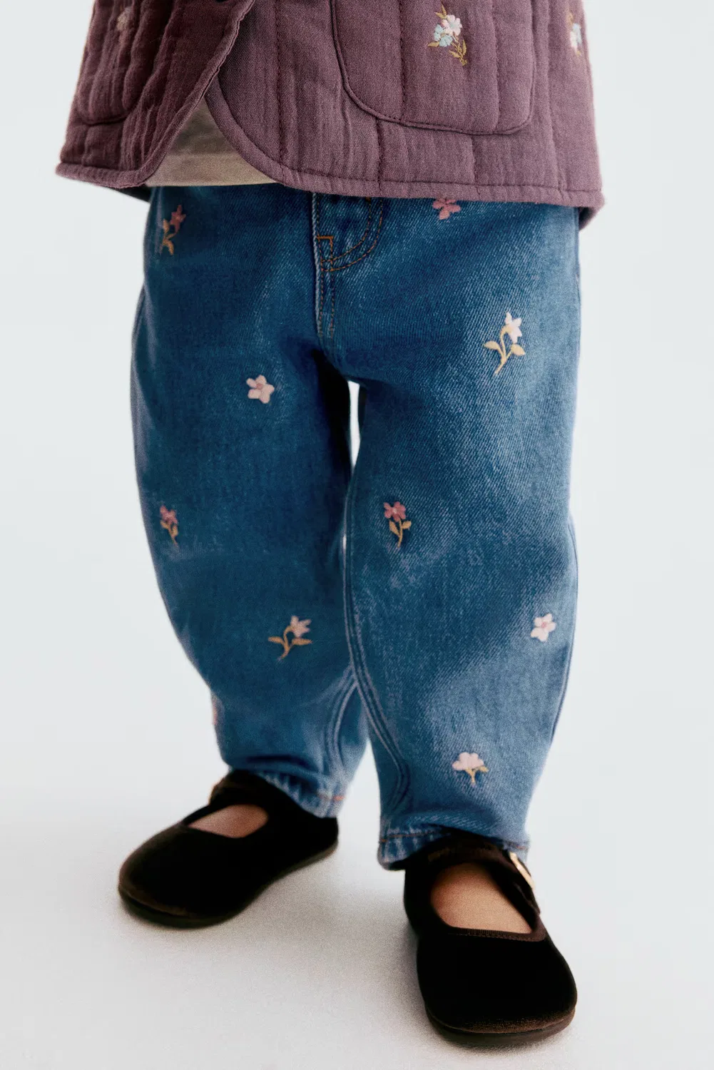 картинка Джинсы с вышивкой H&M, Helles Denimblau/Blumen от магазина Одежда+