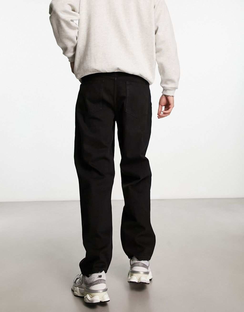 картинка Черные мешковатые джинсы ASOS DESIGN от магазина Одежда+