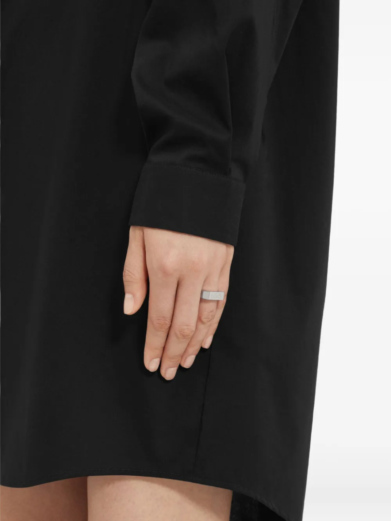 картинка Кольцо-печатка MM6 Maison Margiela, серебряный от магазина Одежда+