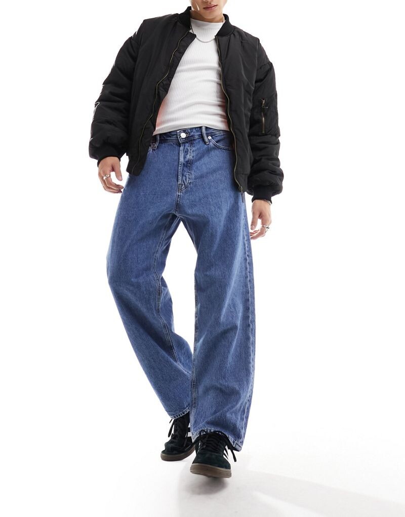 картинка Синие мешковатые джинсы средней потертости Jack & Jones жесткого кроя от магазина Одежда+