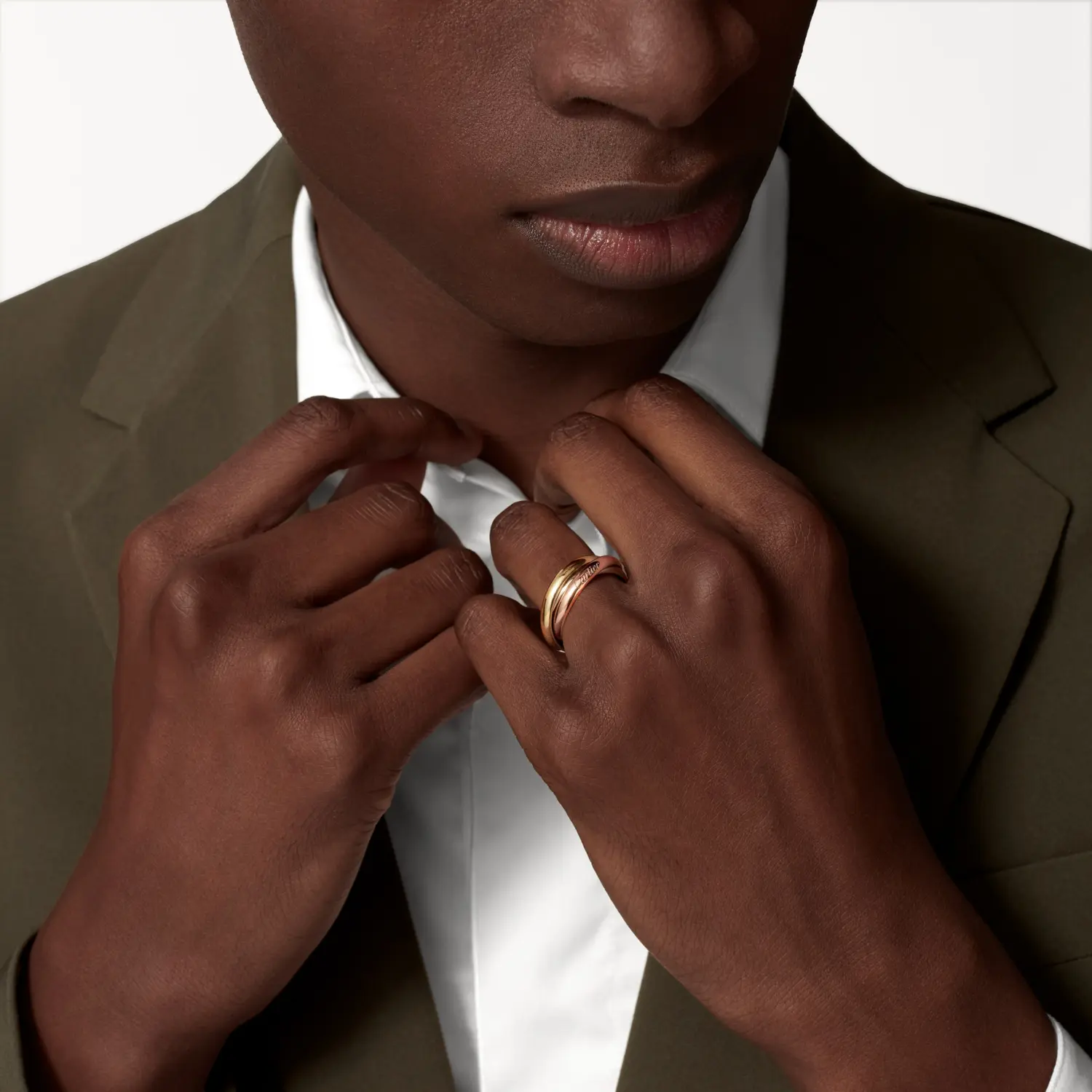 картинка Кольцо Cartier Trinity с бриллиантами из трех видов золота от магазина Одежда+