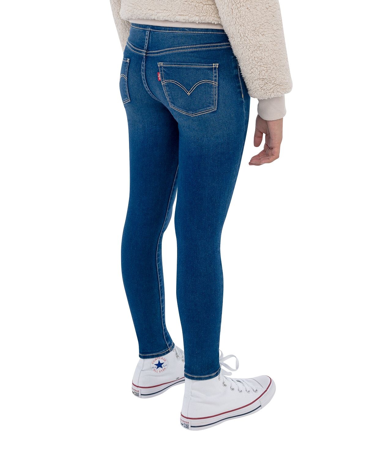 картинка Большие девушки надевают джеггинсы Levi's от магазина Одежда+