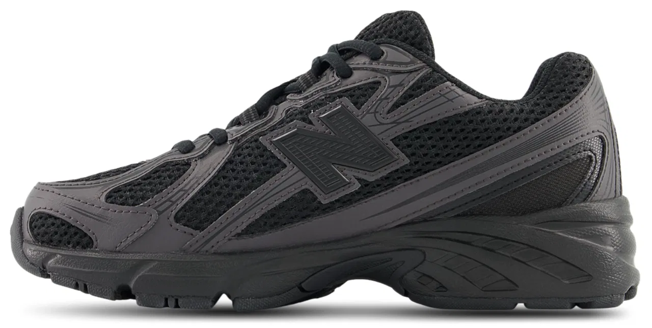 картинка Кроссовки для мальчиков 740 New Balance, черный от магазина Одежда+