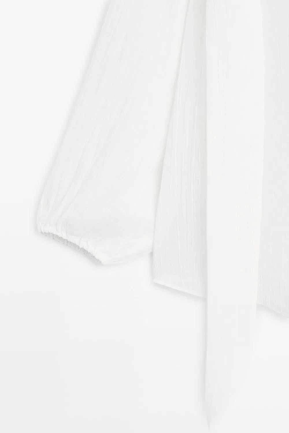 картинка Блуза Massimo Dutti Flowing V-Neck With Tie, белый от магазина Одежда+