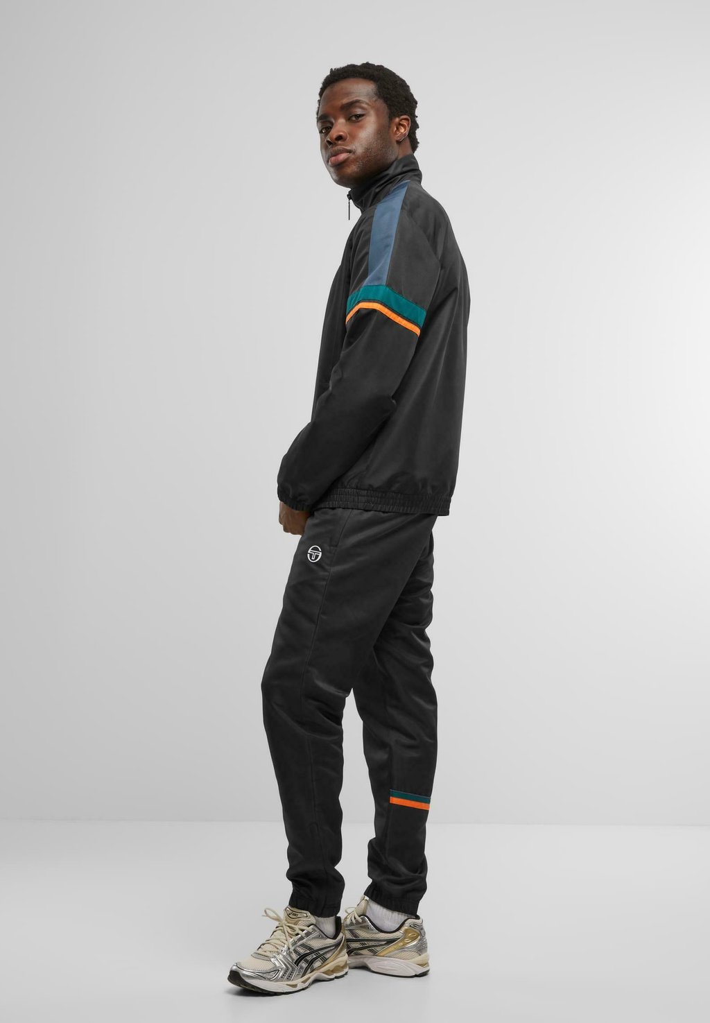 картинка Спортивный костюм CRYO 025 SET Sergio Tacchini, металлик черный от магазина Одежда+