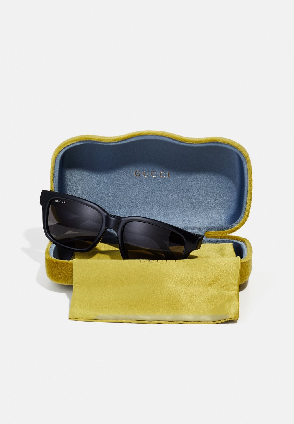 картинка Солнцезащитные очки Gucci квадратной формы, черные от магазина Одежда+