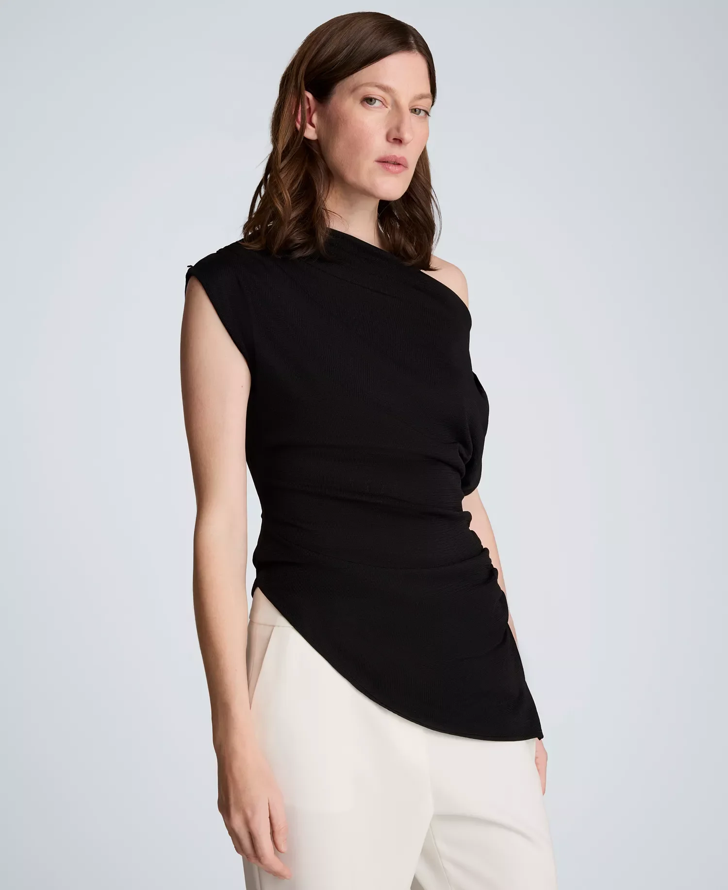 картинка Топ Kenneth Cole Asymmetrical Drape Short-Sleeve, черный от магазина Одежда+