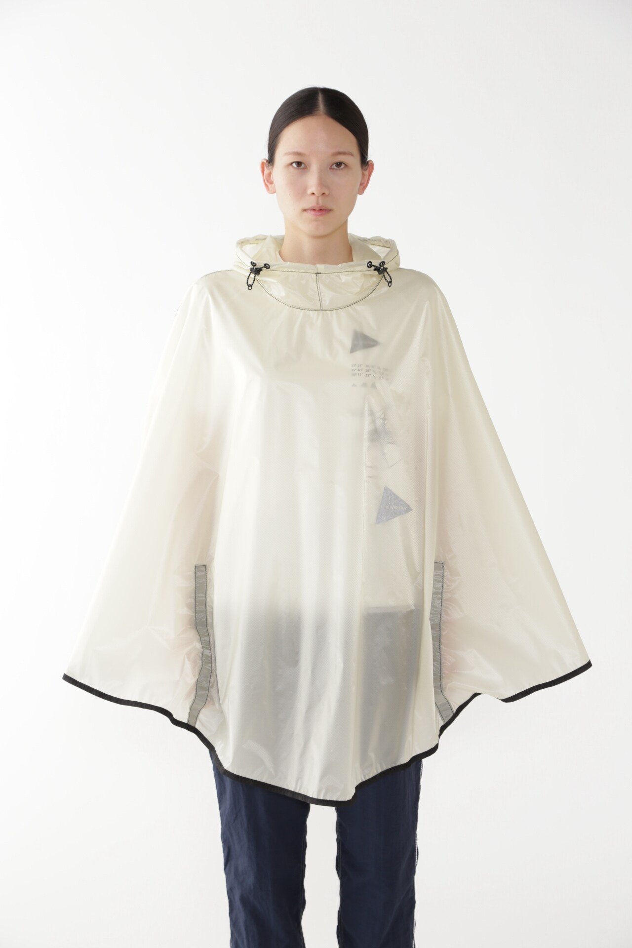 картинка Сил пончо And Wander, Off-white 1 от магазина Одежда+