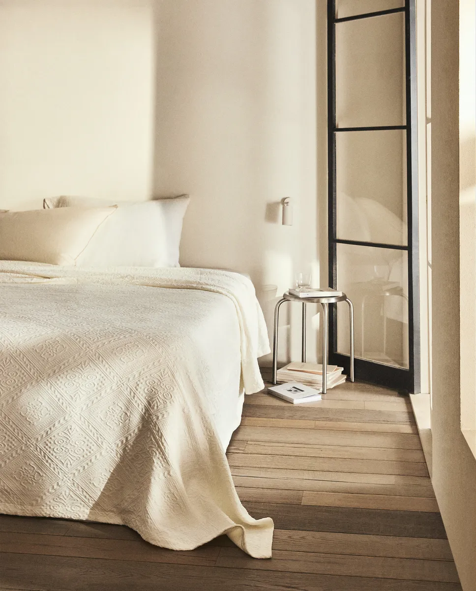 картинка Хлопковое покрывало с геометрическим рисунком Zara Home, экрю от магазина Одежда+