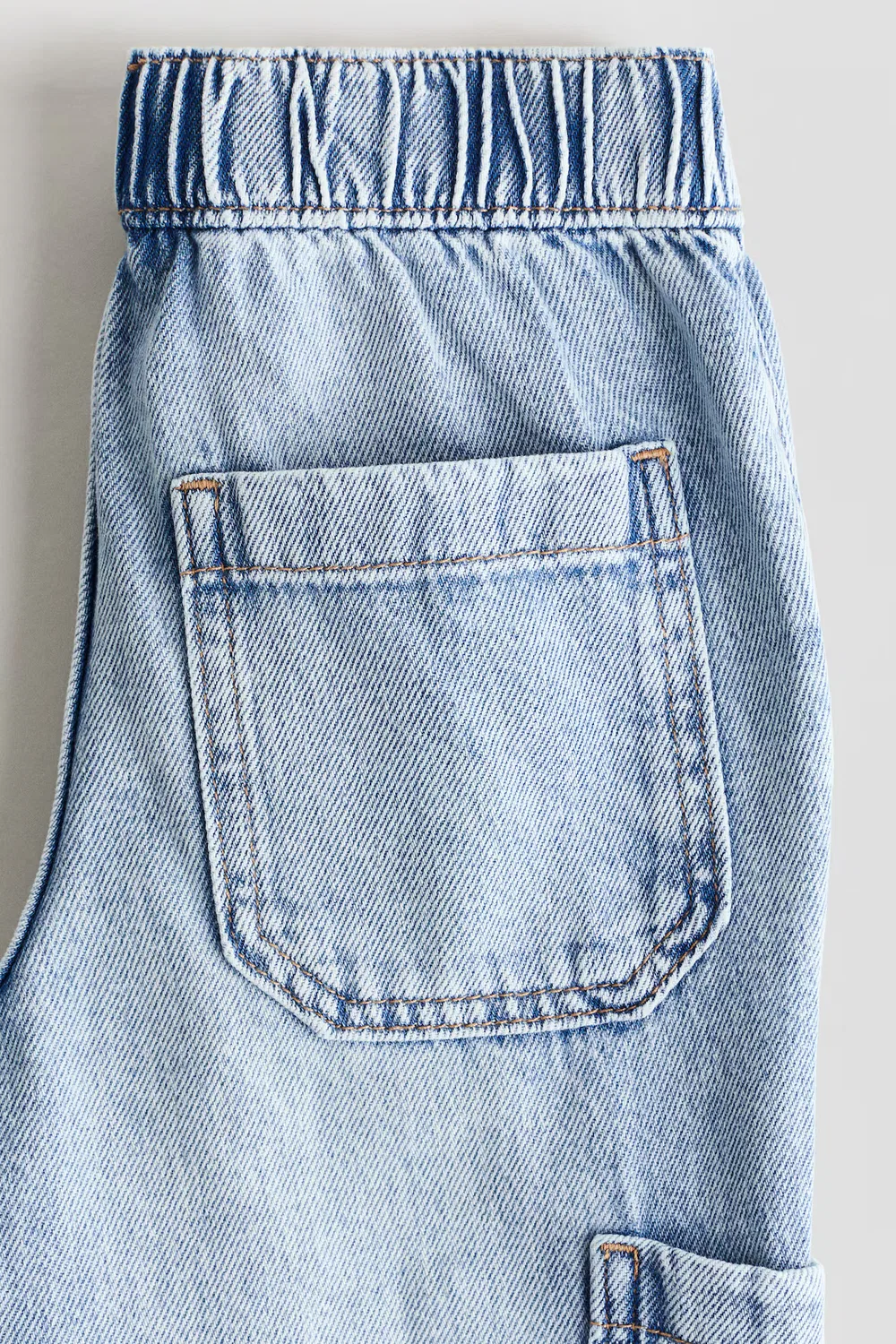 картинка Джинсовые брюки-карго H&M, Blasses Denimblau от магазина Одежда+