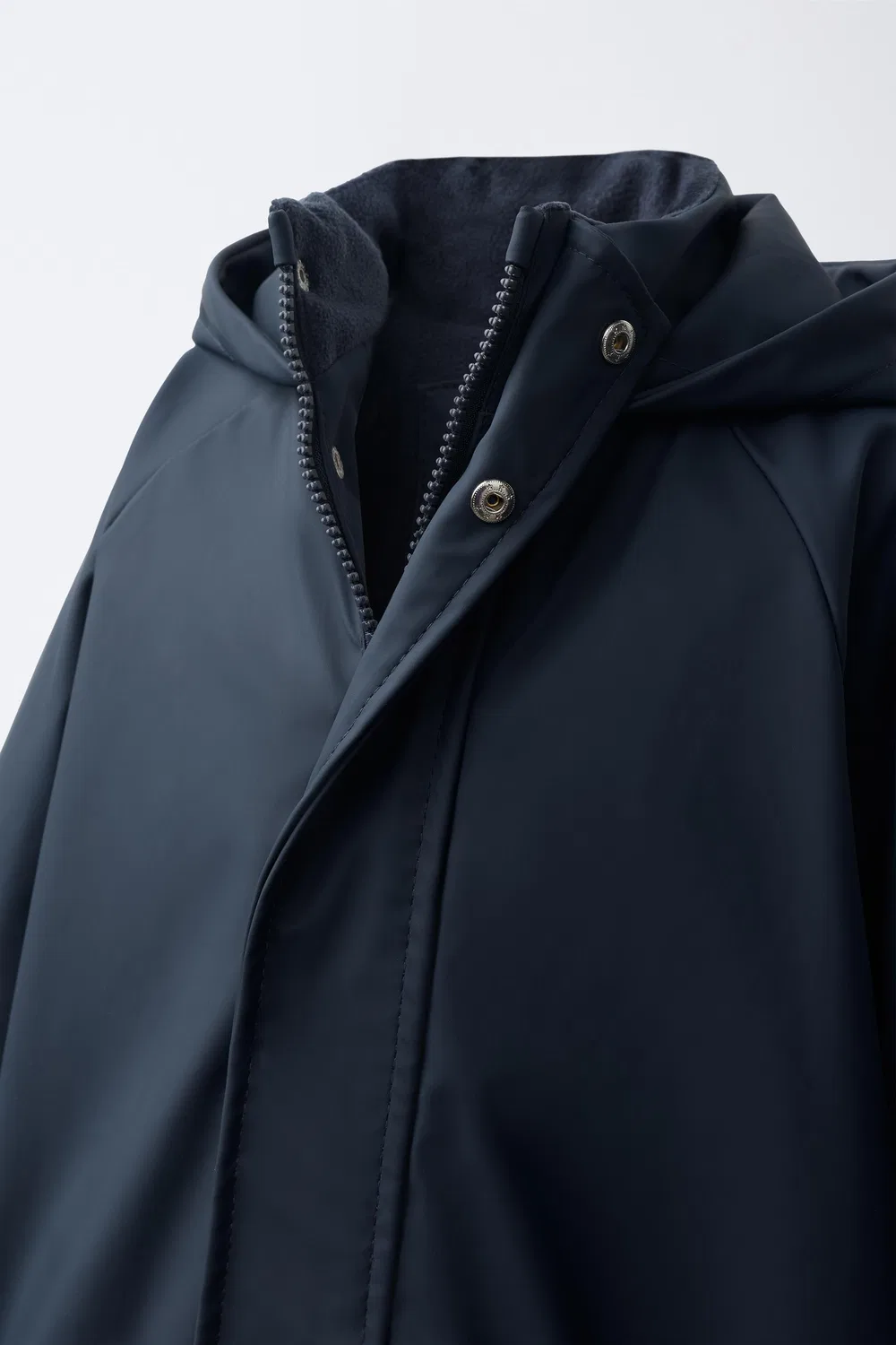 картинка Водоотталкивающий прорезиненный дождевик ZARA, Navy blue от магазина Одежда+