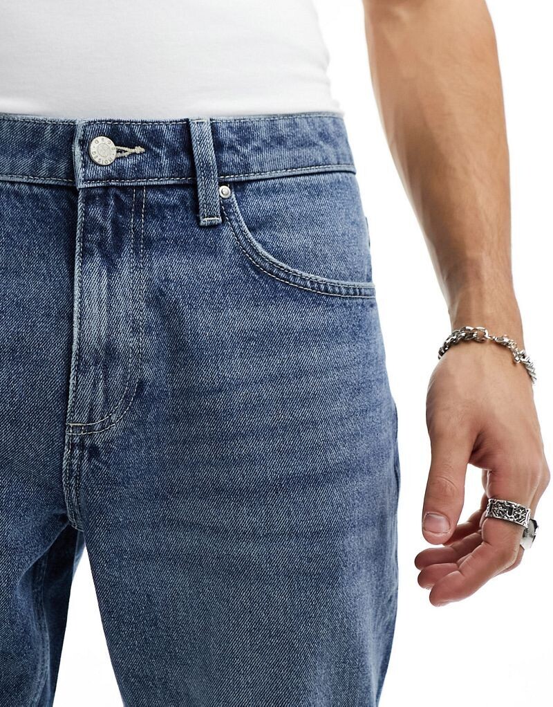 картинка Джинсы Asos Design Tapered Fit, выцветший средне-синий цвет от магазина Одежда+