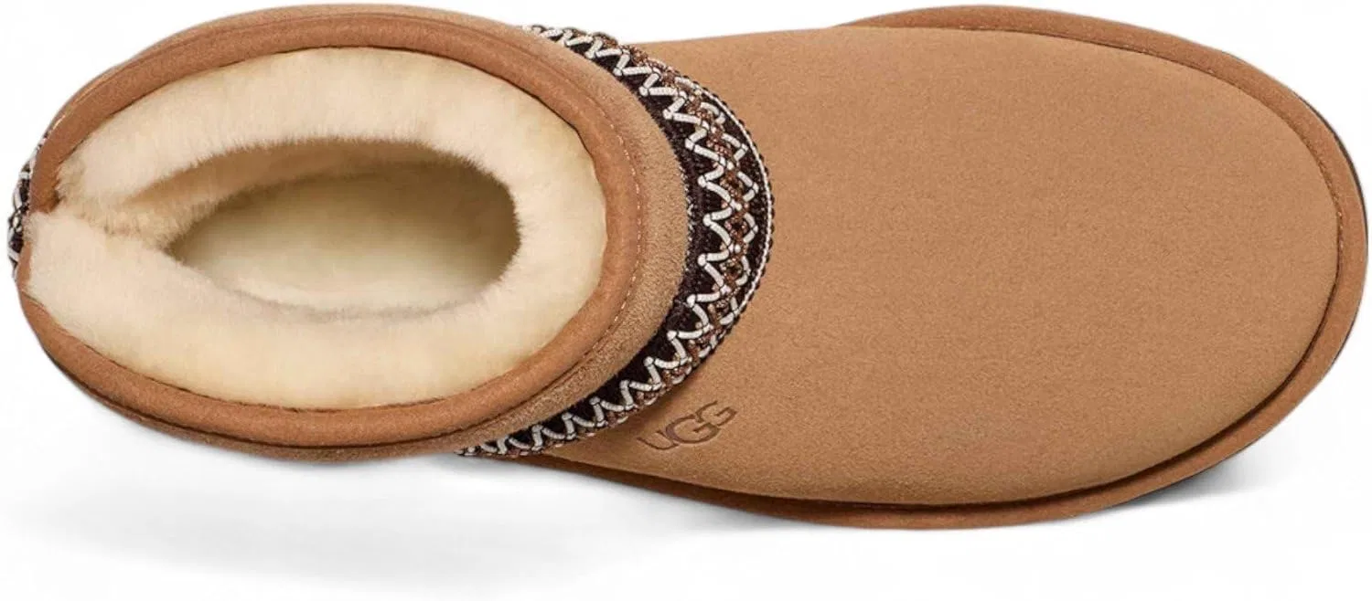 картинка Ботинки UGG Women's Classic Mini Crescent Fashion Boots, Chestnut от магазина Одежда+
