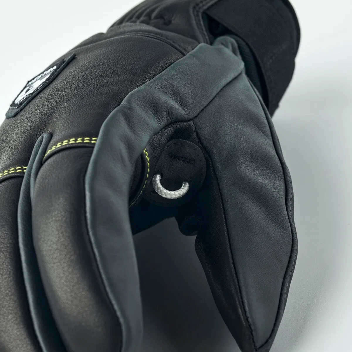 картинка Перчатка трехпалая Omni Trigger Hestra, Black Grey от магазина Одежда+