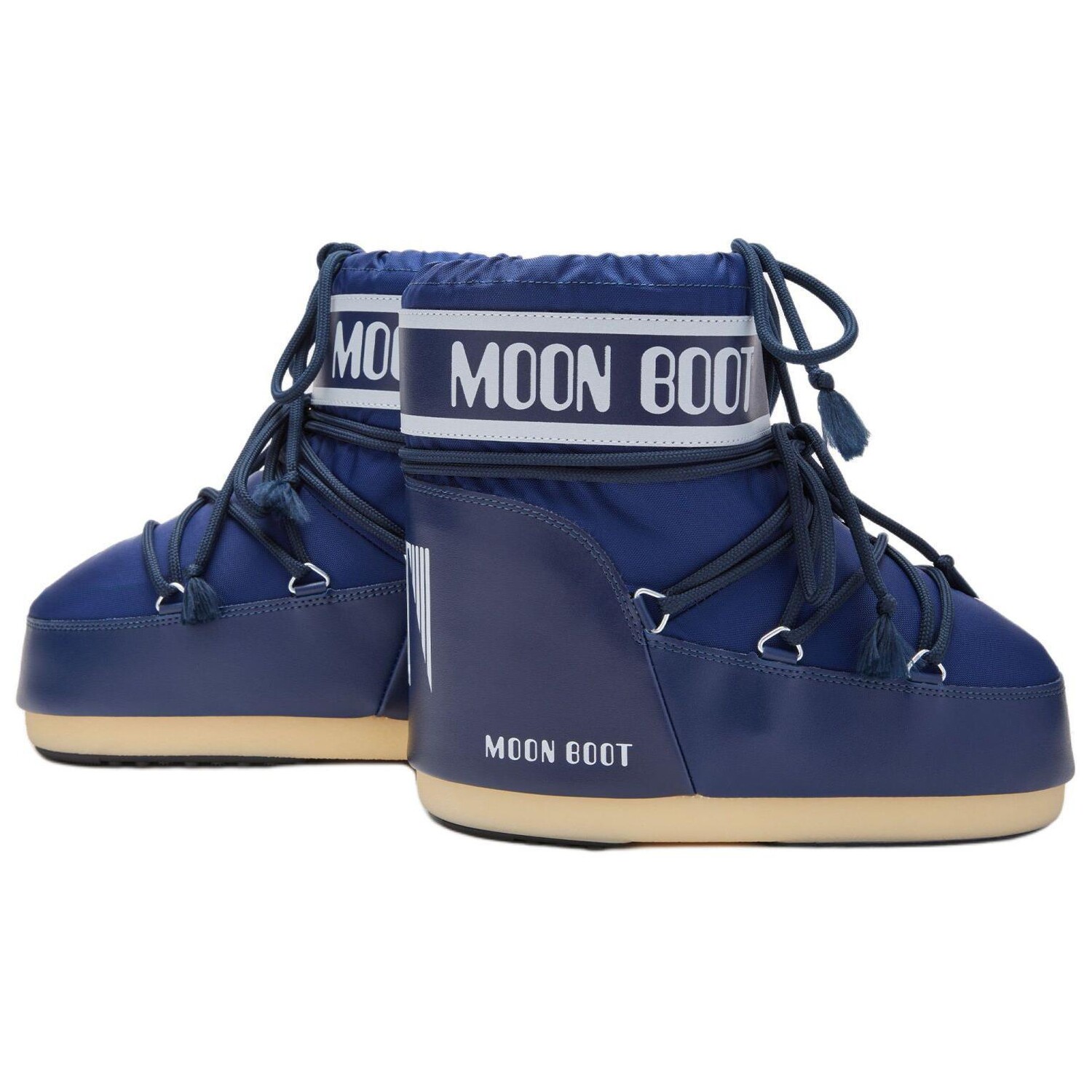 картинка Зимние ботинки Moon Boot на толстой подошве от магазина Одежда+
