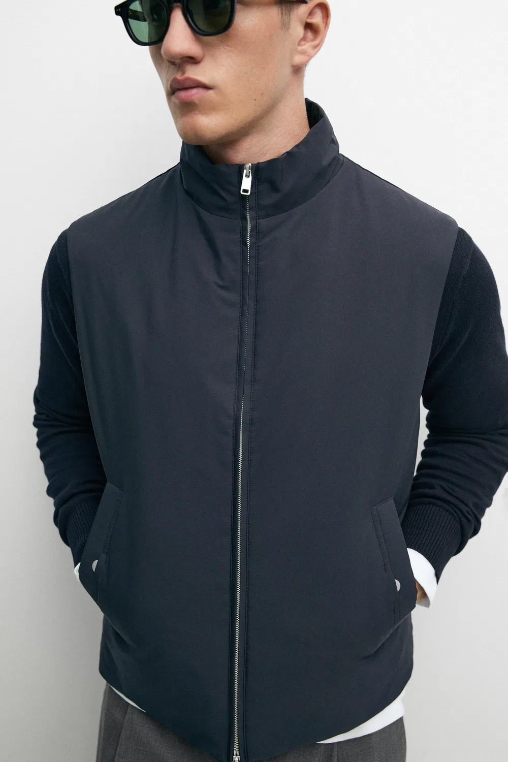 картинка Жилет Massimo Dutti Ultra-lightweight Water-repellent Down, темно-синий от магазина Одежда+
