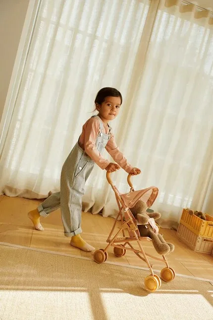 картинка Джинсы с завышенной талией Delani Stripe Denim Dungarees Liewood, синий от магазина Одежда+