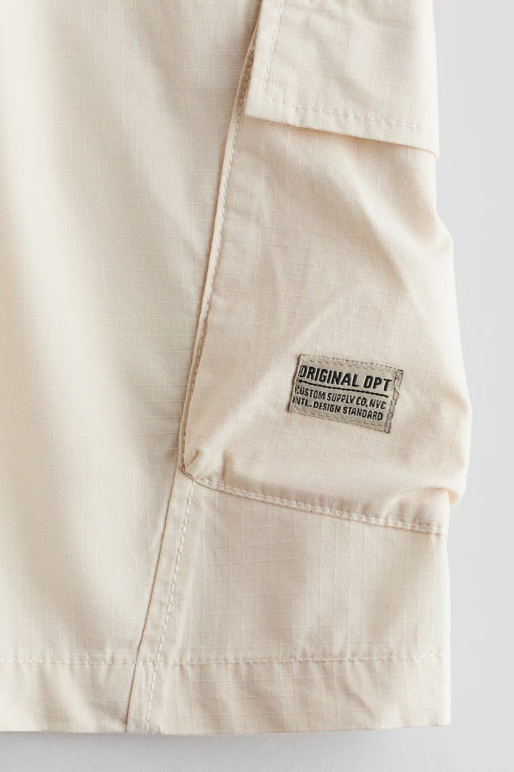 картинка Хлопковые шорты-карго H&M, Cremefarben от магазина Одежда+