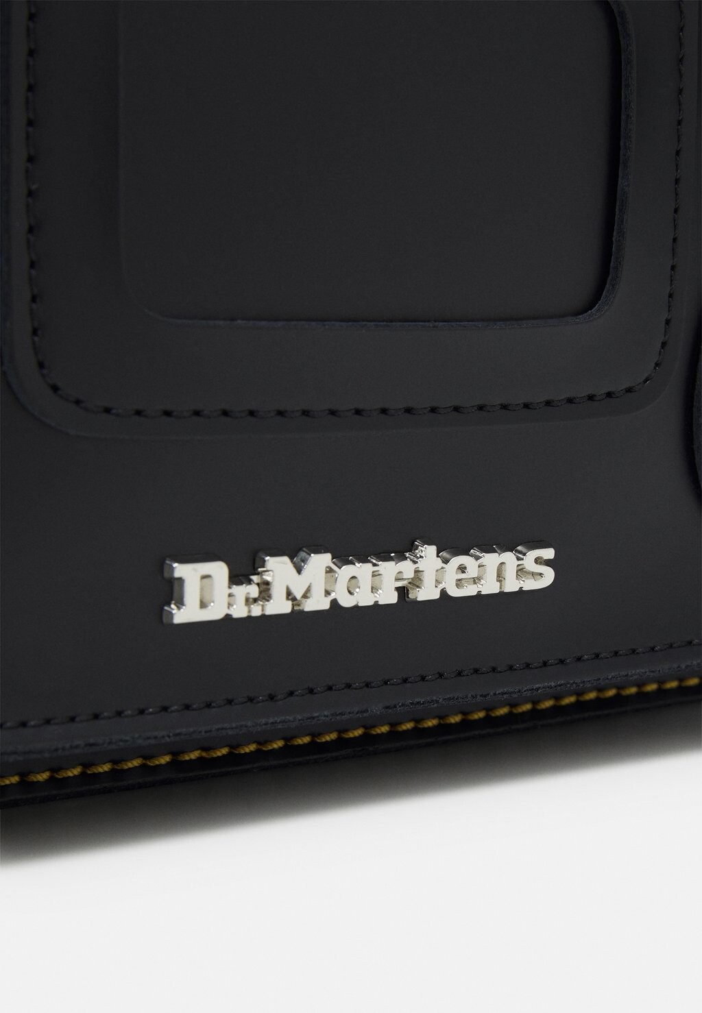 картинка Сумка через плечо Dr. Martens, черный от магазина Одежда+