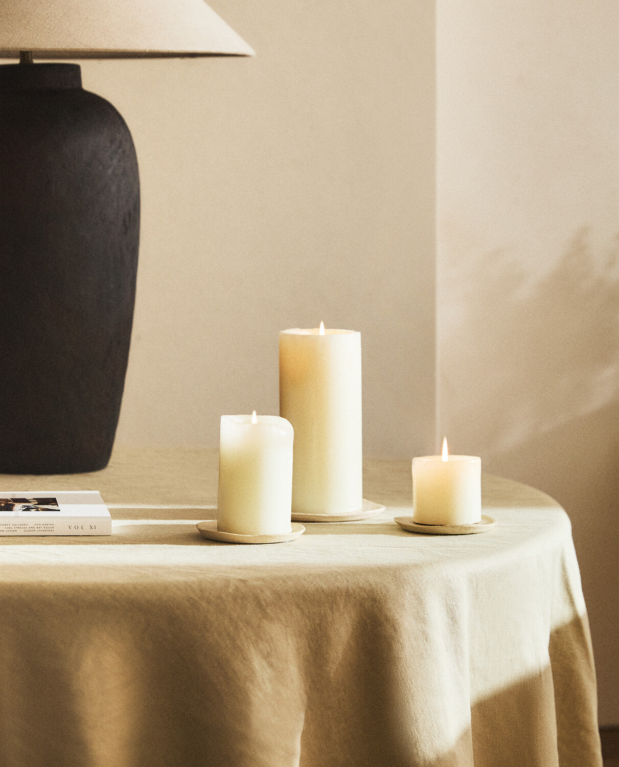 картинка Свеча Zara Home Cylindrical, белый от магазина Одежда+