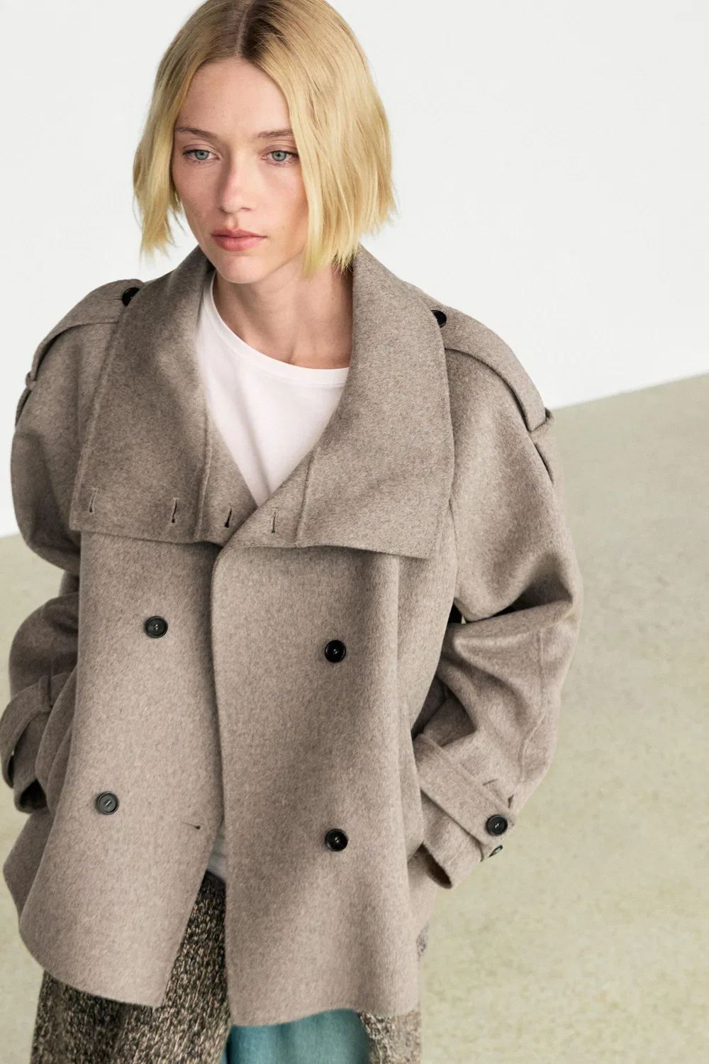 картинка Укороченный тренч Massimo Dutti, с пуговицами, коричневый от магазина Одежда+