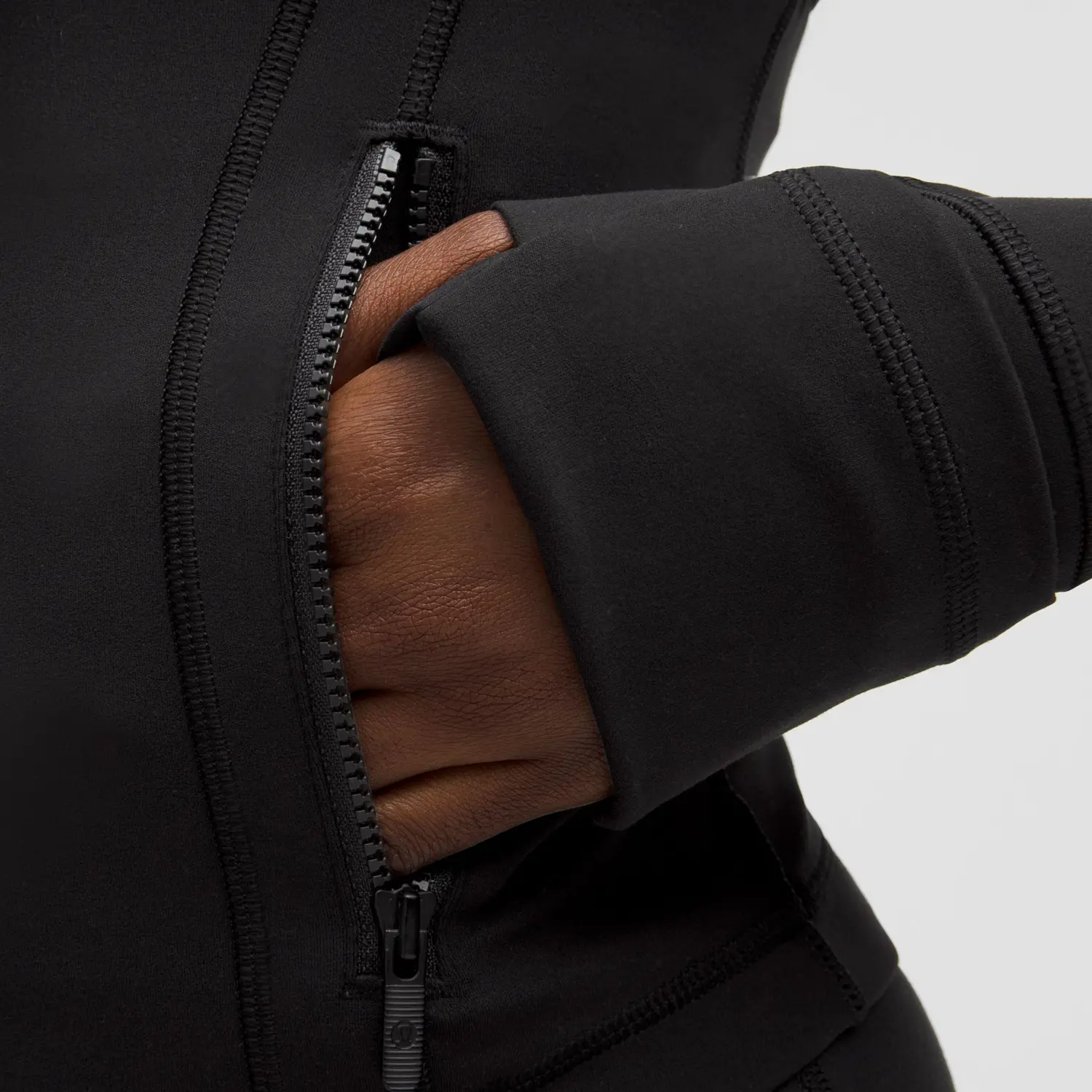 картинка Lululemon Куртки и пальто женские Black от магазина Одежда+