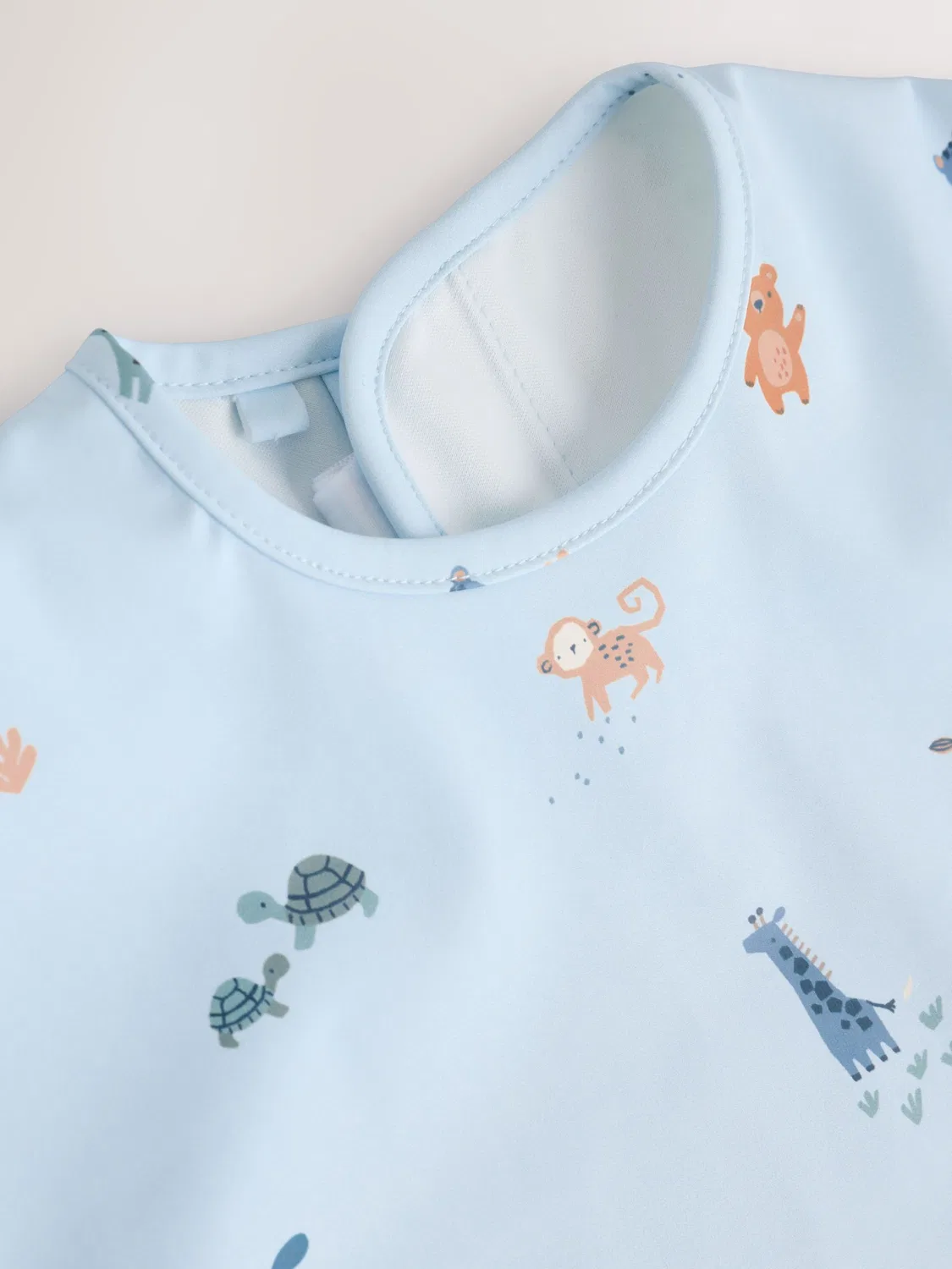 картинка Слюнявчик с рукавами Blue Dino Jungle Next, голубой от магазина Одежда+
