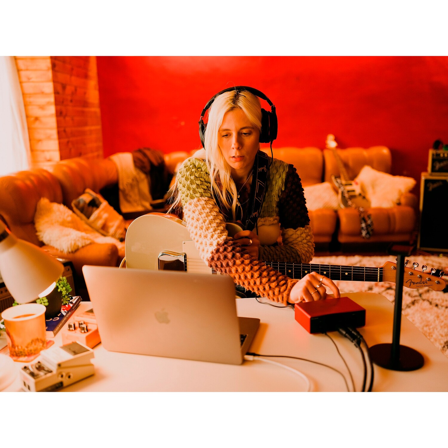 картинка Аудиоинтерфейс Focusrite Scarlett Solo USB-C (4-е поколение) от магазина Одежда+