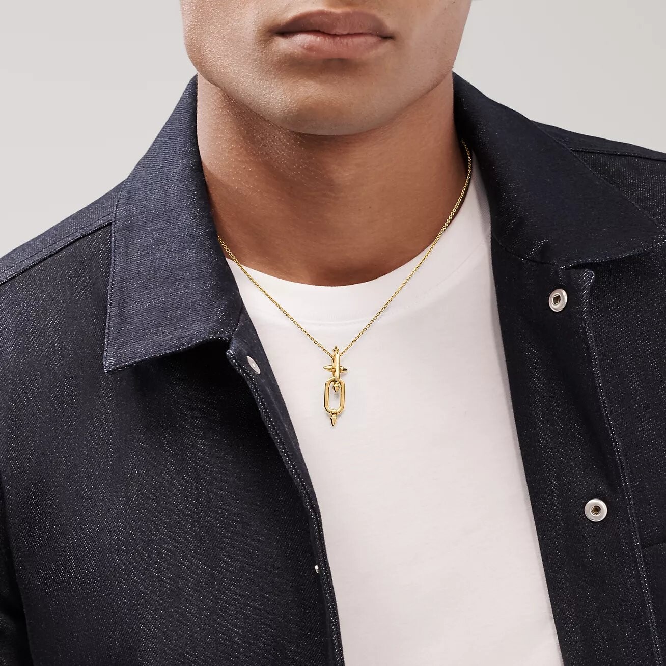 картинка Колье Tiffany & Co. Titan by Pharrell Williams, золото от магазина Одежда+
