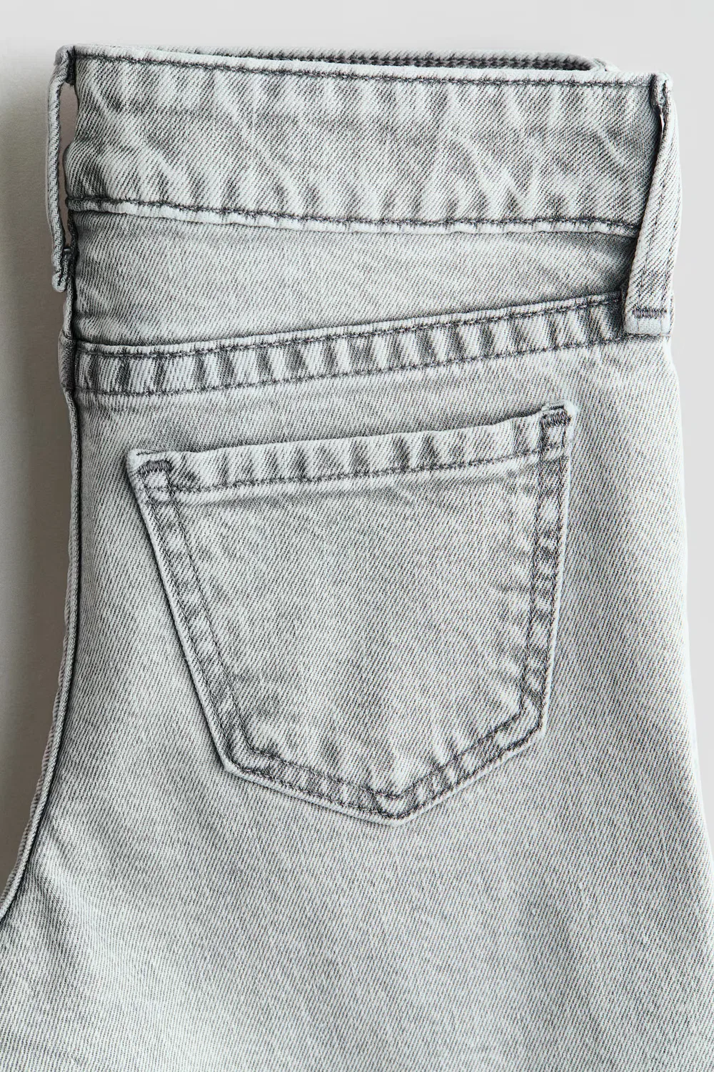 картинка Джинсы прямого кроя H&M, Helles Denimgrau от магазина Одежда+