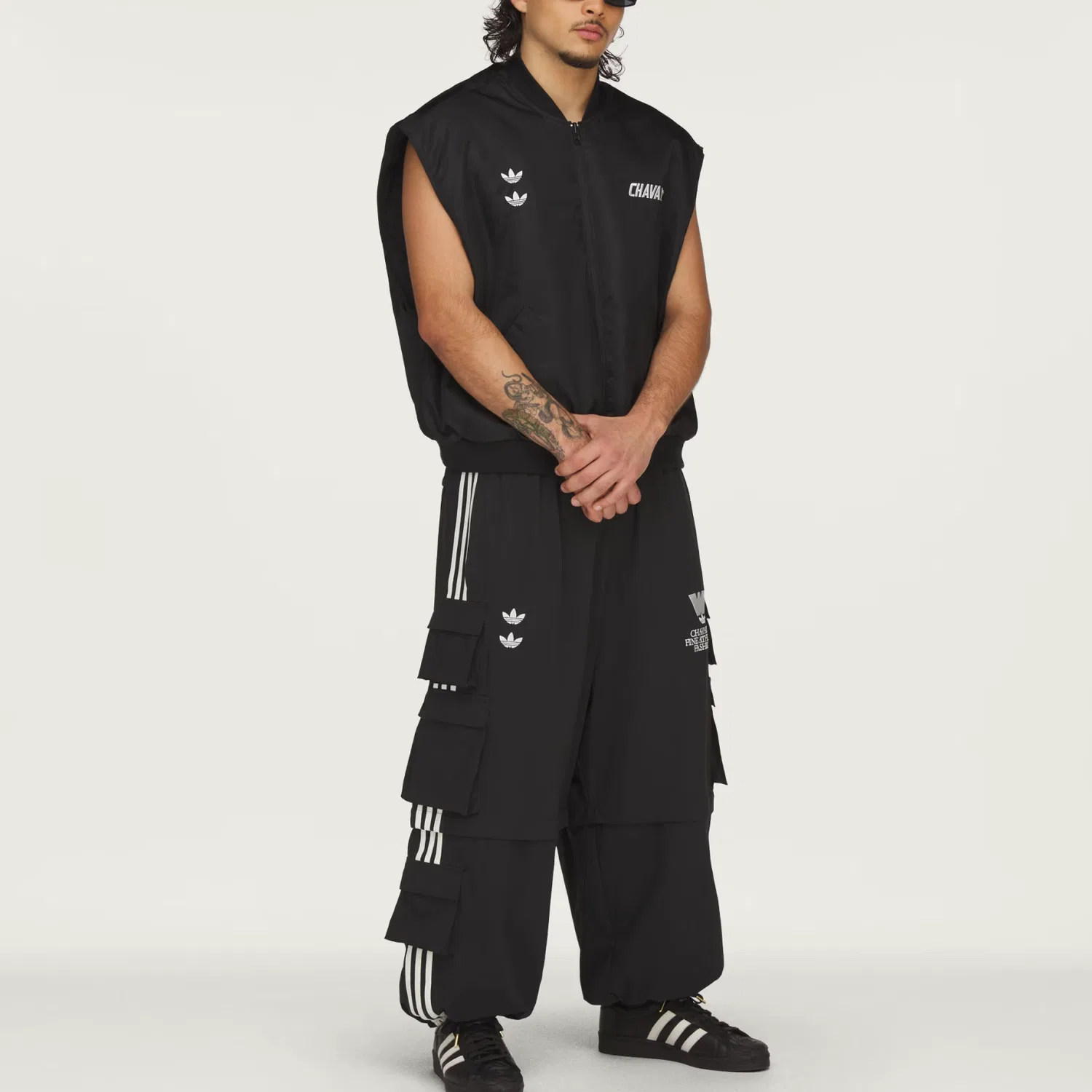 картинка Жилет Adidas Originals x Willy Chavarria DOWN, черный от магазина Одежда+