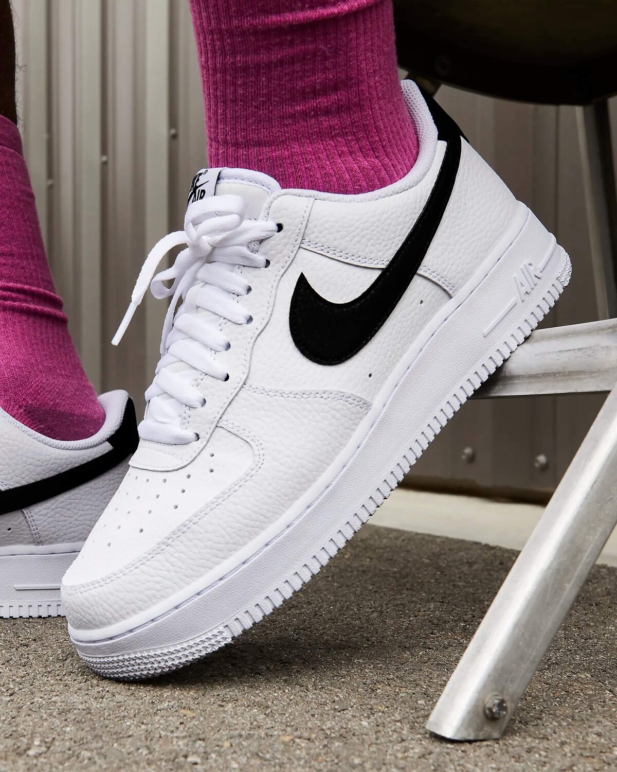 картинка Кроссовки Nike Air Force 1 '07, белый/черный от магазина Одежда+