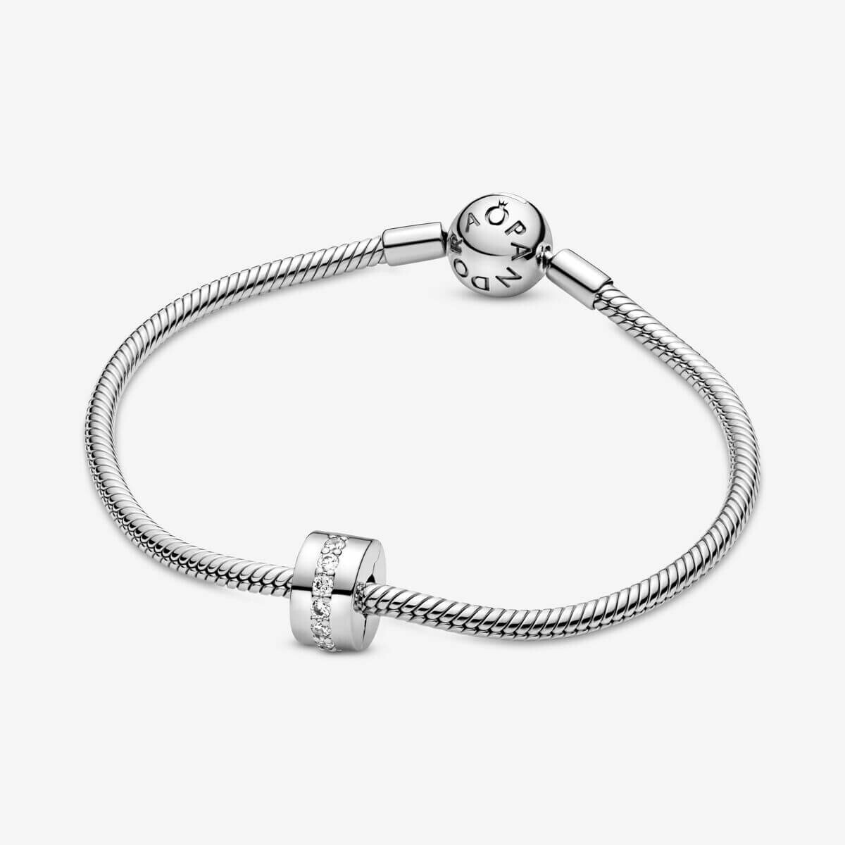 картинка Шарм-клипса Pandora Sparkling Row, серебро/цирконий от магазина Одежда+
