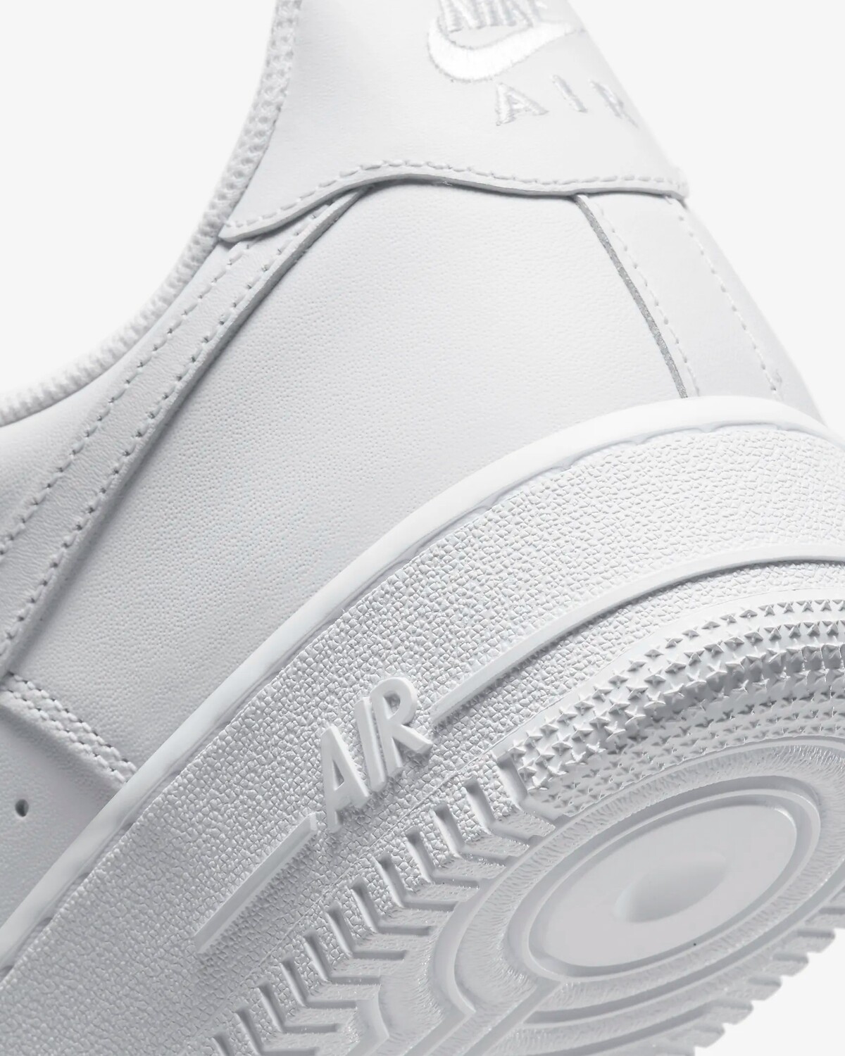 картинка Мужские кроссовки Nike Air Force 1 '07 от магазина Одежда+