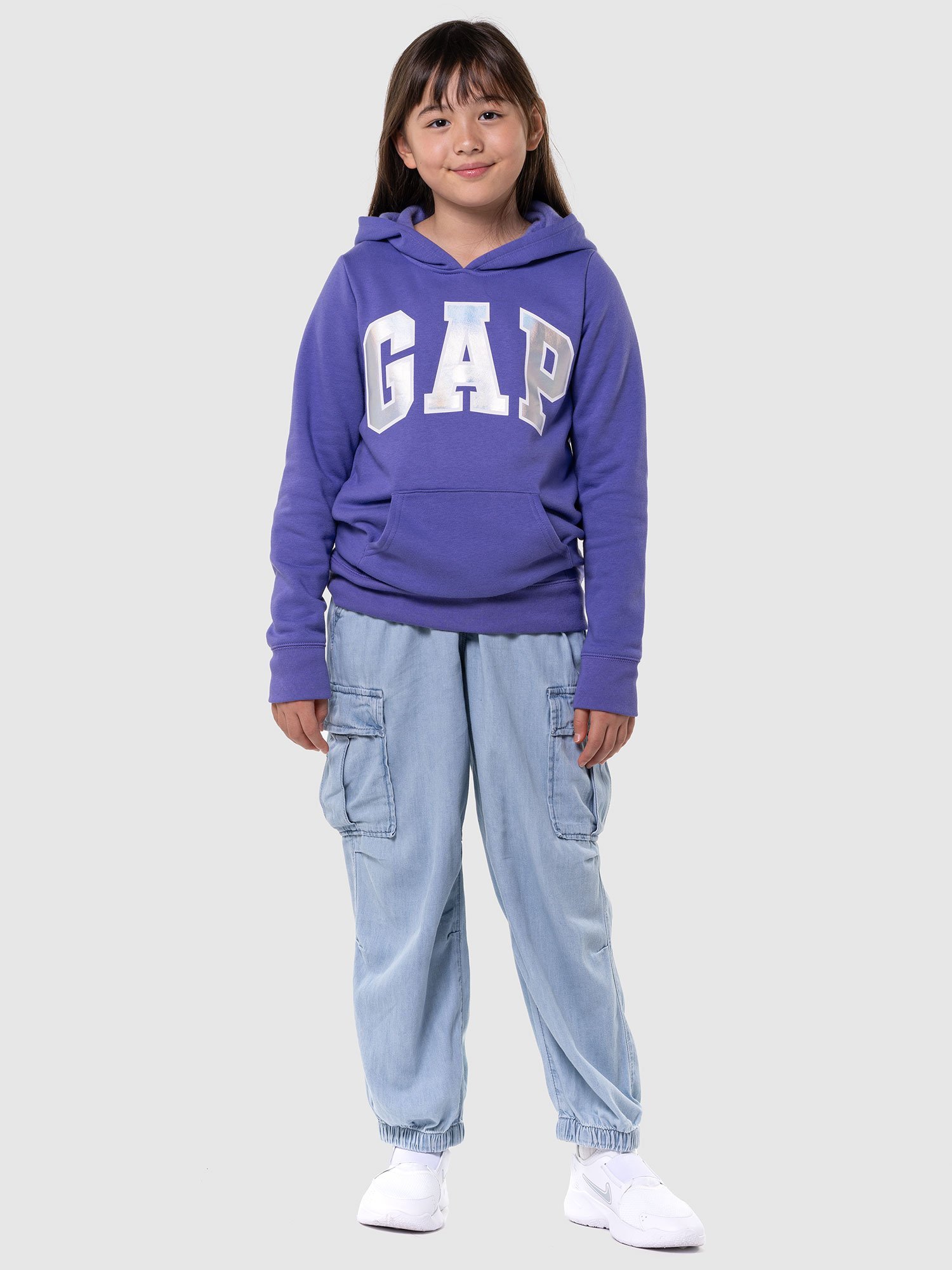 картинка (K) Джинсовые брюки-карго «Парашютные» (детские) GAP, LIGHT_WASH от магазина Одежда+