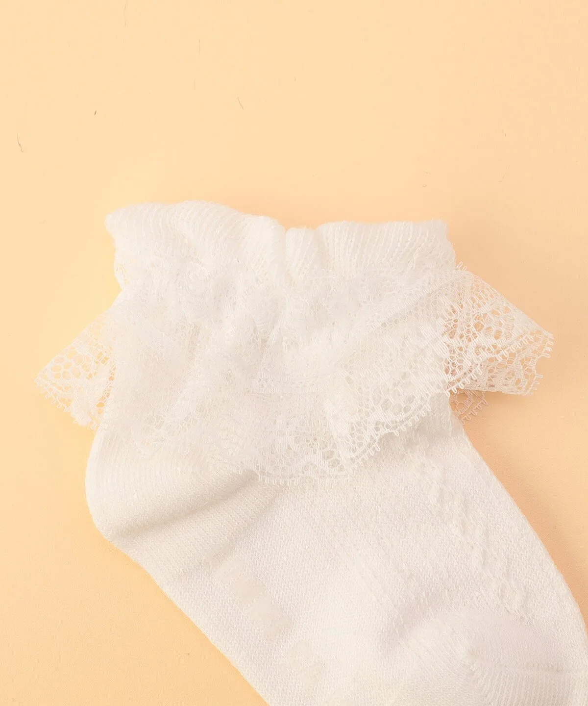 картинка Короткие кружевные носки Comme Ca Ism, white от магазина Одежда+
