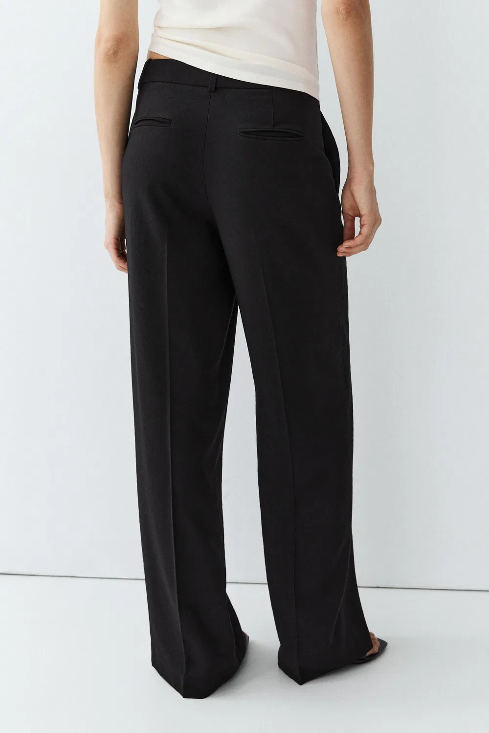 картинка Брюки Massimo Dutti Flowing Straight-Leg, черный от магазина Одежда+